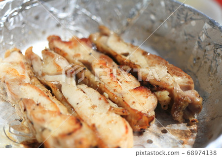 Chicken roasted during mountaineering 68974138
