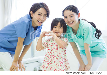 Healthcare workers and children 68975549