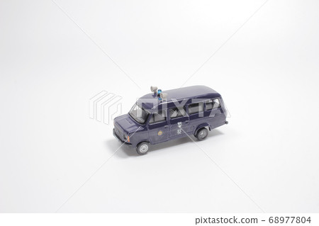 Scale police car model with figure at the white 68977804