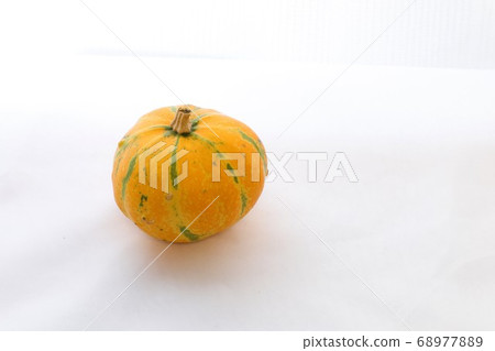 Pumpkin (pumpkin) close-up 68977889