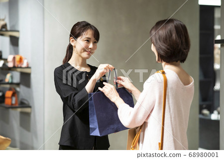 客戶服務店員 68980001