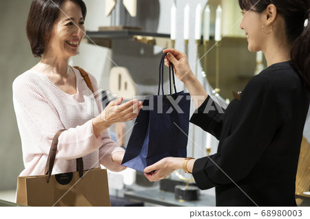 客戶服務店員 客戶服務店員 68980003