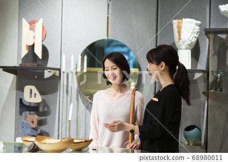 客戶服務店員 客戶服務店員 68980011
