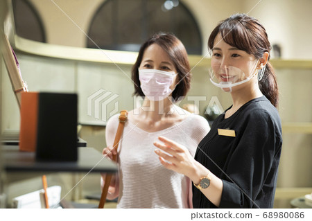 Customer service shop clerk Customer service shop clerk 68980086