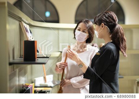 Customer service shop clerk Customer service shop clerk 68980088