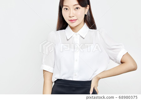 Young woman, business, career woman, business woman Young woman, business, career woman, business woman 68980375