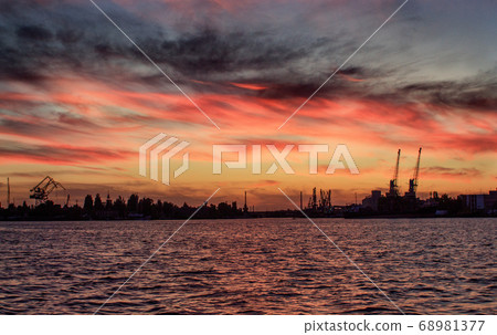 Red Sunset on the river on summer. Beautiful vew 68981377