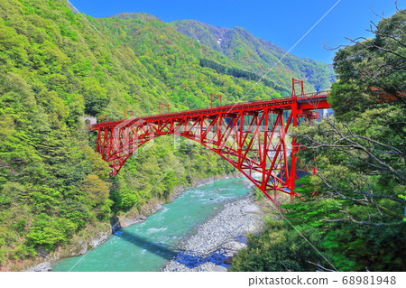 [Toyama] Fresh green Kurobe gorge (Unazuki truck railway, Niiyama Hikobashi) 68981948