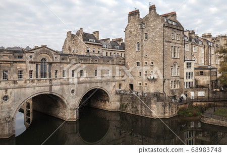 Bath, United Kingdom. Old town view with bridge Bath, United Kingdom. Old town view with bridge 68983748