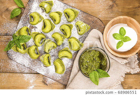 tortellini e tortelloni typical dishes emilia italy 68986551