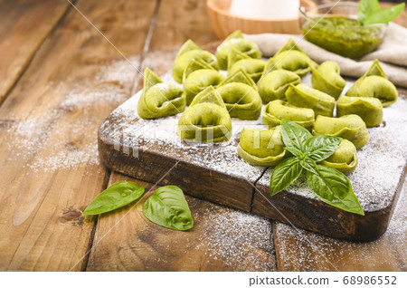 tortellini e tortelloni typical dishes emilia italy tortellini e tortelloni typical dishes emilia italy 68986552