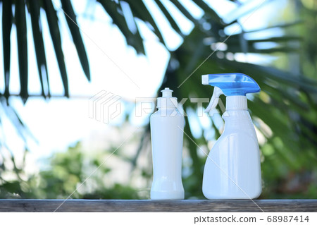 Measures against new corona by disinfecting familiar objects with household household/furniture detergent and kitchen detergent Measures against new corona by disinfecting familiar objects with household household/furniture detergent and kitchen detergent 68987414