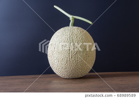 Image shot in the sweet melon studio 68989589