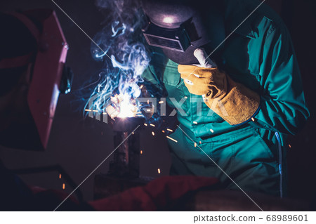 Metal welding steel works using electric arc welding machine 68989601