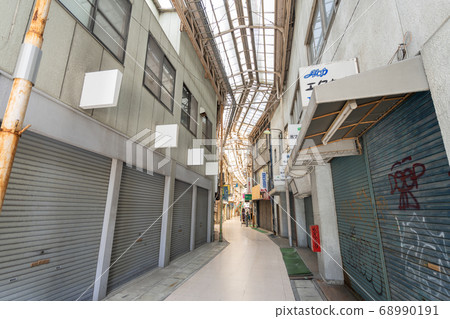 Lonely Shutter Street (Gifu Ekimae, Nakatoyacho Shopping Street) Lonely Shutter Street (Gifu Ekimae, Nakatoyacho Shopping Street) 68990191