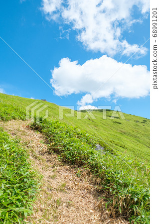 Mount Kenashi (Nagano and Gunma prefectures) 68991201