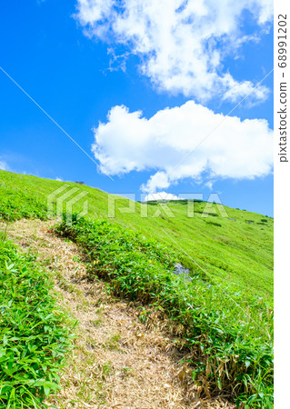 Mount Kenashi (Nagano and Gunma prefectures) 68991202