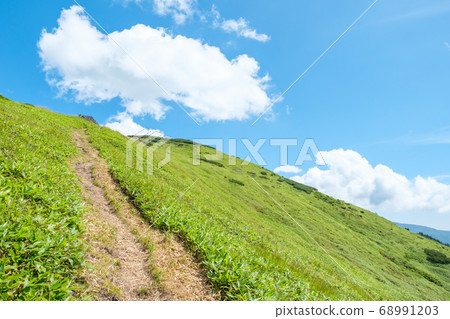 Mount Kenashi (Nagano and Gunma prefectures) 68991203