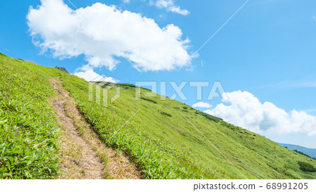 Mount Kenashi (Nagano and Gunma prefectures) 68991205