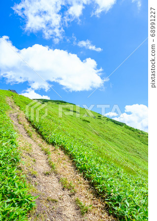 Mount Kenashi (Nagano and Gunma prefectures) 68991227