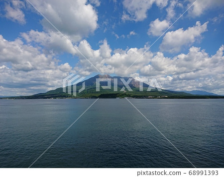 Jinjiang Bay and Sakurajima 68991393