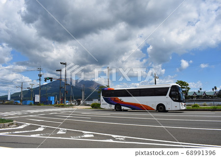 Kyushu Sanko Bus and Sakurajima 68991396