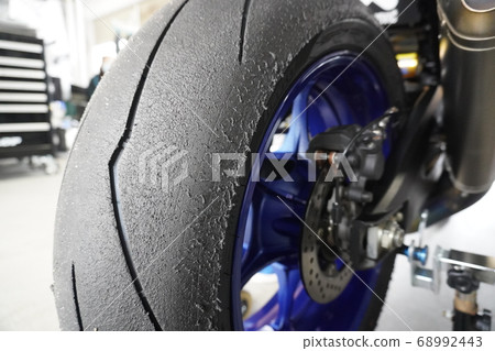 Tires is worn out after race 68992443