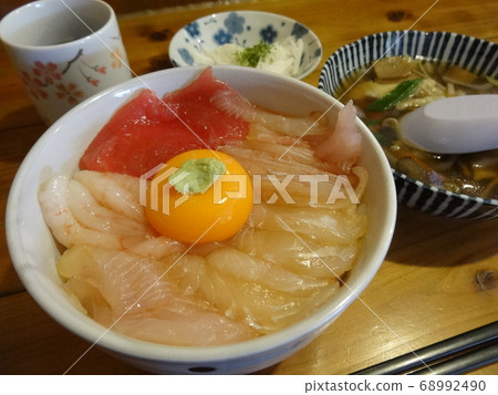 Japanese flat fish donburi 68992490