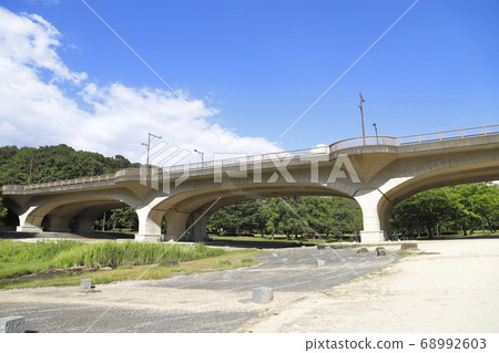 21st century forest and open space "Open space bridge" and "Light and wind open space" 21st century forest and open space "Open space bridge" and "Light and wind open space" 68992603