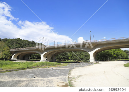 21st century forest and open space "Open space bridge" and "Light and wind open space" 21st century forest and open space "Open space bridge" and "Light and wind open space" 68992604