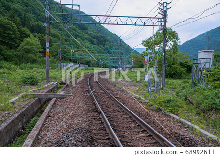 From the Doi railroad crossing to the Doi station Joetsu line, Minakami town, Gunma prefecture From the Doi railroad crossing to the Doi station Joetsu line, Minakami town, Gunma prefecture 68992611