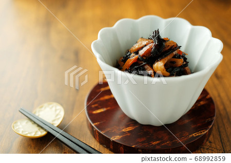 simmered hijiki  68992859