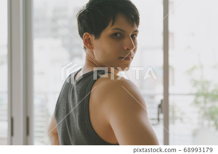 伸展 拉伸 拉筋 68993179