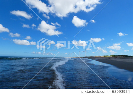 Sea and sky Sea and sky 68993924