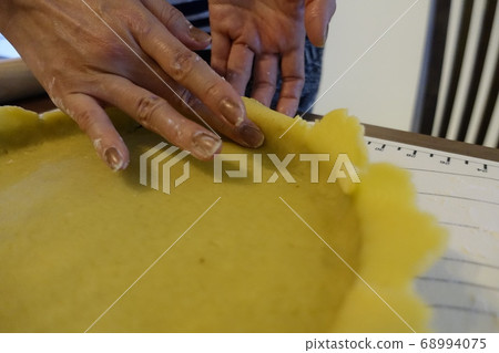 切碎核桃派麵團 切碎核桃派麵團 68994075