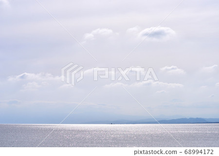 Clouds in the sky of Enoshima Higashihama 68994172