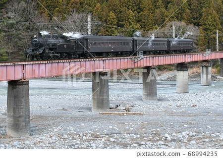 C10-8, SL Kawaneji across the Oigawa Yotsuhashi Ryo 68994235
