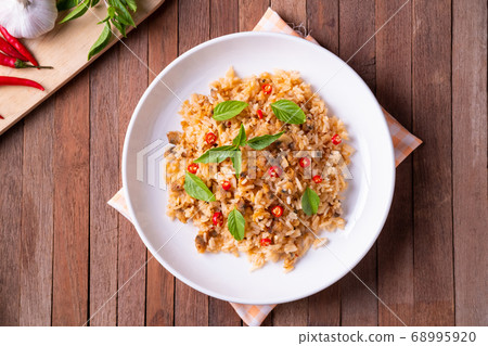 Stir fried rice with clams and roasted chili paste Stir fried rice with clams and roasted chili paste 68995920