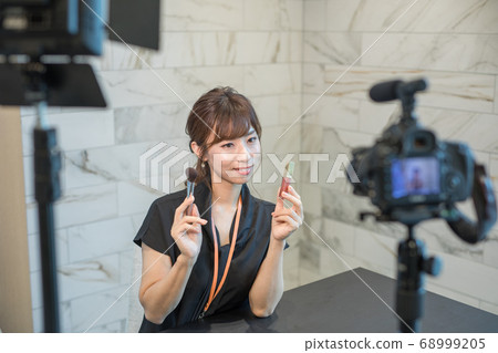 女人以視頻自拍照 68999205