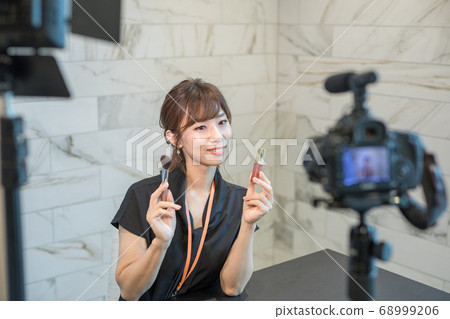 女人以視頻自拍照 68999206