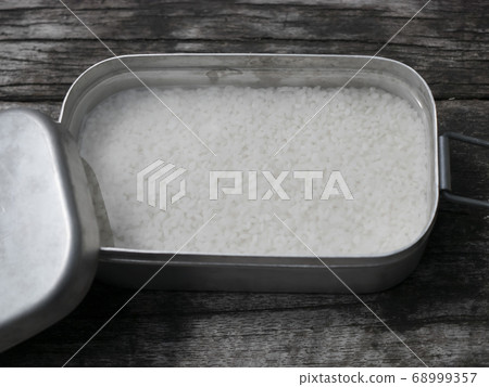 大米煮飯前的飯（Mestin） 68999357