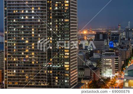 City scenery of the night City scenery of the night 69000876