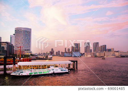 東京灣日之出碼頭的夜景 69001485