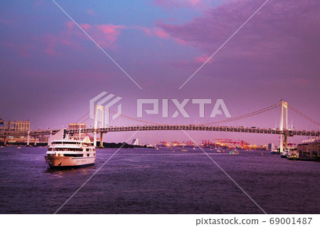 彩虹橋晚上風景 69001487