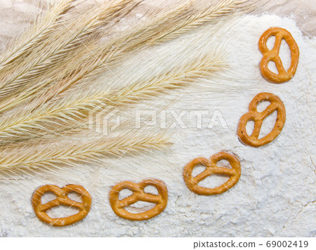 Wheat and cracknel Wheat and cracknel 69002419