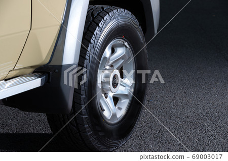 New tire New tire 69003017