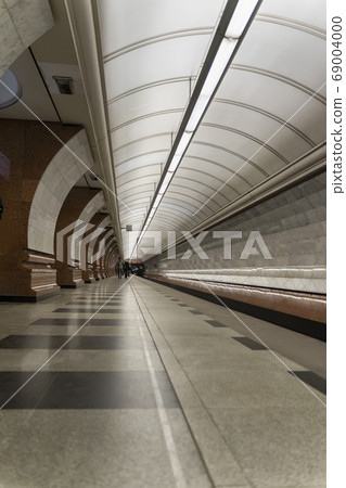 Empty metro station, lonely people on long Empty metro station, lonely people on long 69004000