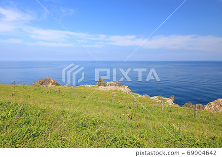 佐渡島上的日本海夏日風景 照片素材 圖片 圖庫