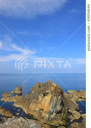 佐渡島上的日本海夏日風景 照片素材 圖片 圖庫