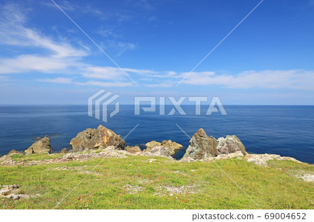 佐渡島上的日本海夏日風景 佐渡島上的日本海夏日風景 69004652